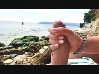 a young couple does not hesitate to fuck anyone on the beach